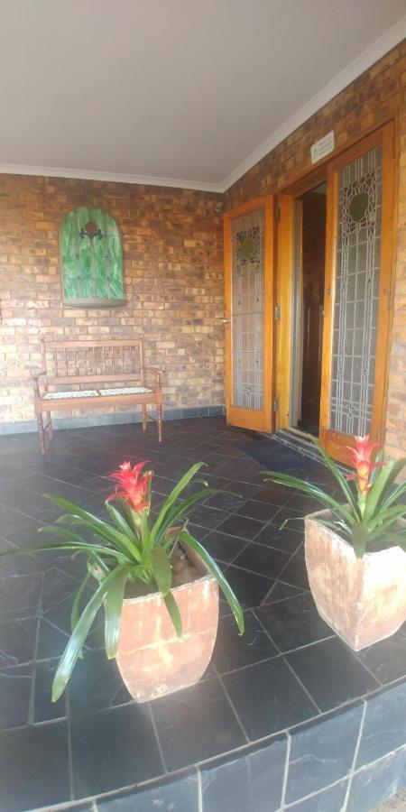 Grace Place Bnb Pretoria Bed and Breakfast Exteriör bild